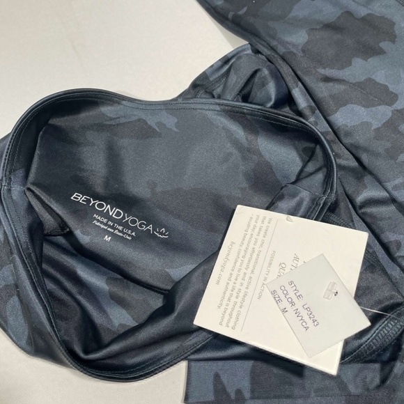NWT Beyond Yoga [ Medium ] Lux High Waisted Midi Legging‎ in Navy Camo - Picture 8 of 12